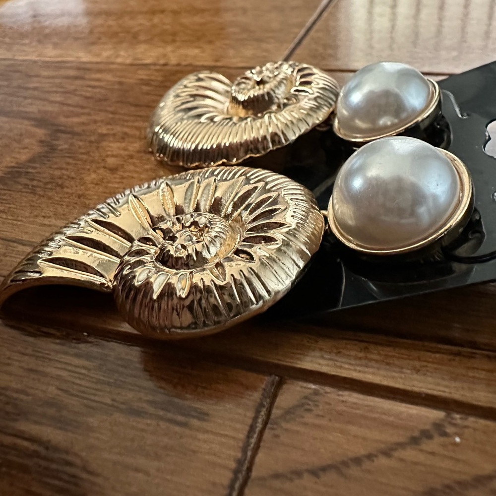 Seashell earrings - Picture 2 of 3